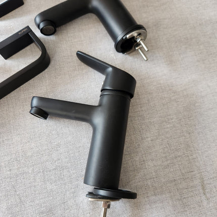 Griferia Klipen + accesorios negro mate para baño - Nuevo