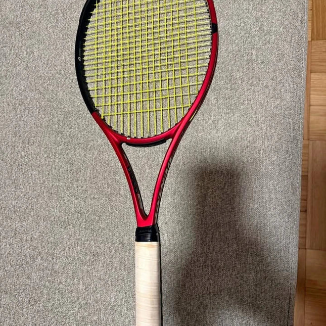 ¡Raqueta de Tenis Impecable Espera por Ti! 🎾