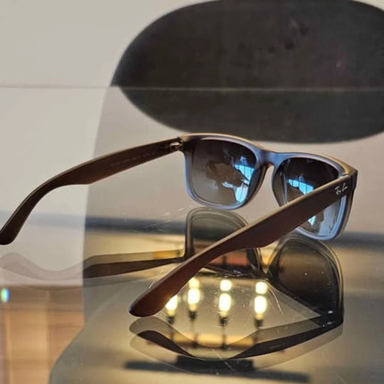 ¡Luce a la moda con estos Ray-Ban Austin! 😎