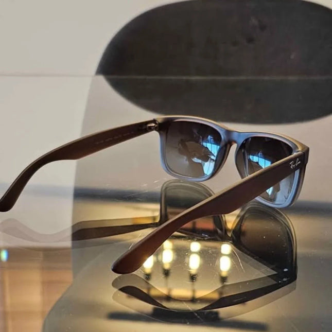 ¡Luce a la moda con estos Ray-Ban Austin! 😎