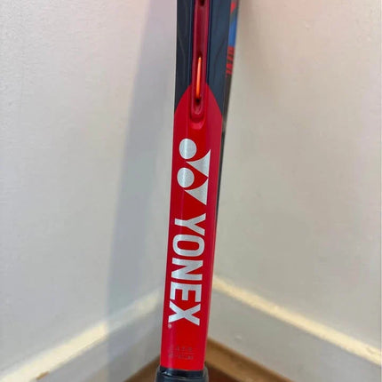 ¡Yonex Vcore 100, casi nueva! 🎾